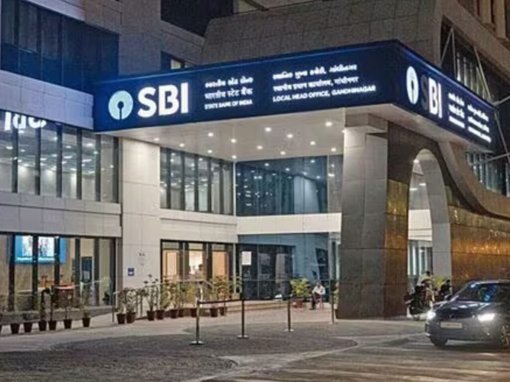 SBI ने सर्विस चार्ज में किया बड़ा बदलाव, जानें आप पर क्या पड़ेगा असर, अब कितने ट्रांजैक्शंस मुफ्त