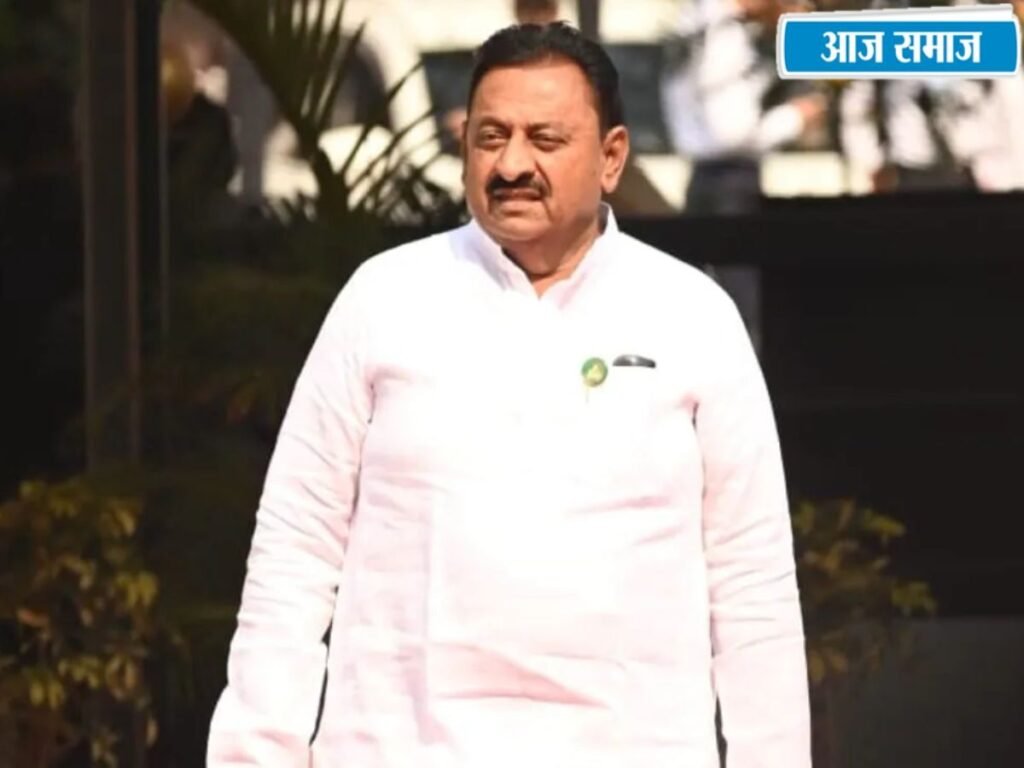 RBI ने महाराष्ट्र के मंत्री बाबासाहेब पाटिल को लातूर DCC बैंक के निदेशक पद से हटाने का दिया आदेश, क्यों किया ऐसा? | National