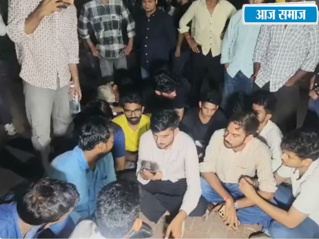 DUSU Election Result: समाजवादी छात्रसभा के विशेष यादव ने हार के बाद शुरू किया धरना, रिकाउंटिंग की कर रहे मांग | Delhi