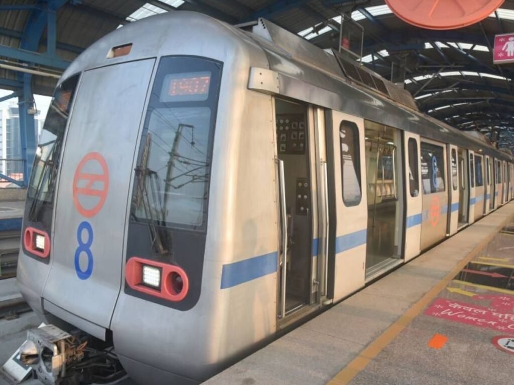डीटीसी की हड़ताल पर दिल्ली मेट्रो का बड़ा कदम, बढ़ाई ट्रेनों और ट्रेन ट्रिप की संख्या