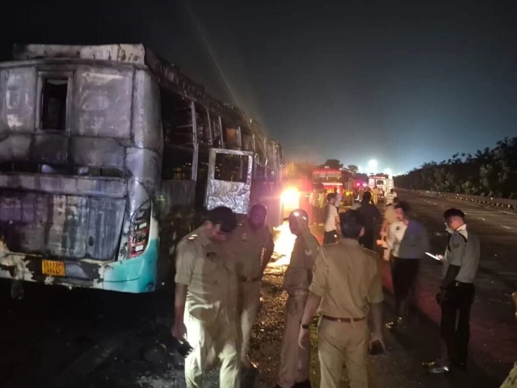 9 यात्रियों की जिंदा जलकर मौत, यमुना एक्सप्रेसवे पर डबल डेकर बस बनी आग का गोला, 5 घंटे चला रेस्क्यू | National