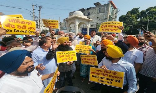 UPI पर अतिरिक्त चार्ज के खिलाफ जालंधर और पठानकोट में AAP का प्रदर्शन, फूंका पुतला
