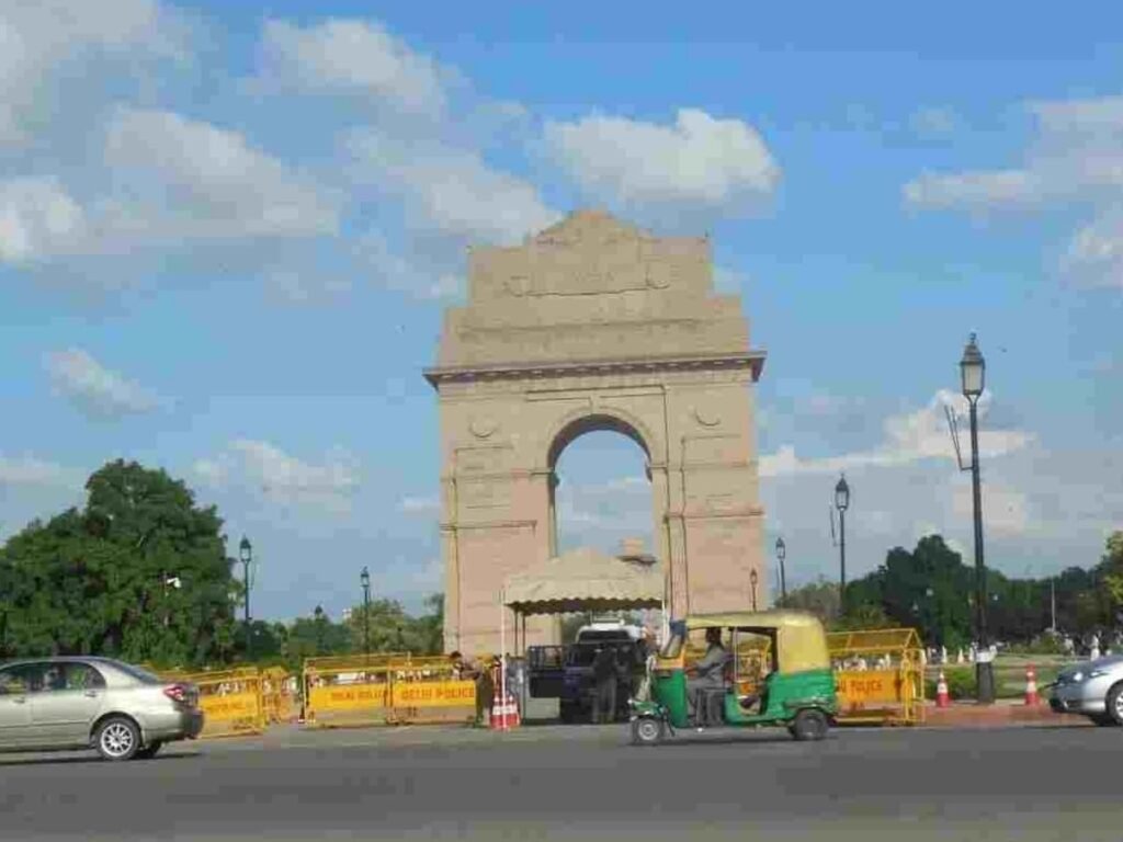 देशभर में मौसम का मिलाजुला मिजाज, कहीं बारिश तो कहीं खिलेगी धूप, दिल्ली-NCR में आसमान रहेगा साफ