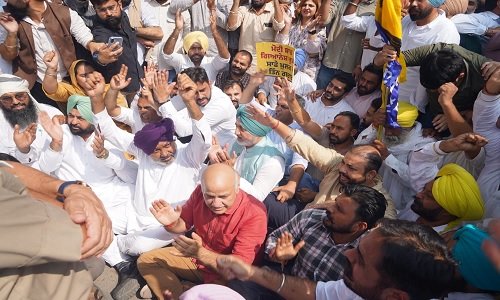 CJP के समर्थन में चंडीगढ़ में युवाओं के प्रदर्शन में शामिल हुई आप, सीईसी ज्ञानेश कुमार के इस्तीफे की मांग