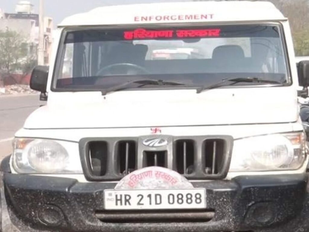 Gurgaon News: रेवाड़ी में अवैध गुटखा फैक्ट्री पर CM फ्लाइंग की रेड, 400 किलो माल बरामद, लाइसेंस भी हो चुका था एक्सपायर
