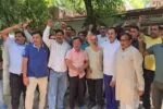घुटनों तक जींस, चेहरे पर चश्मा, शराब पीकर स्कूल आया जेबीटी टीचर, कॉलर से खींच कर थाने ले गई पुलिस ने उतारा नशा, शिकायत दर्ज