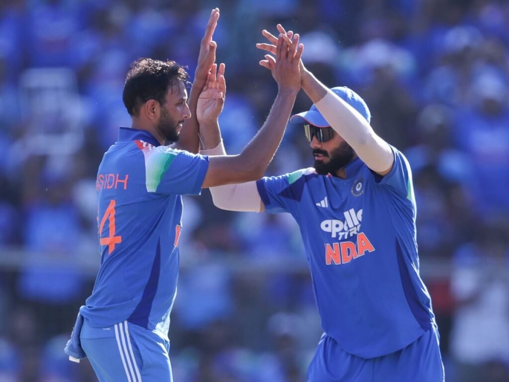 तीसरे ODI से पहले भारत को झटका, चोटिल हुए प्रसिद्ध कृष्णा, CSK के बॉलर को टीम में जगह | Sports