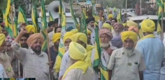 BKU उग्राहन ने DC के घर का घेराव किया, सरकार के…