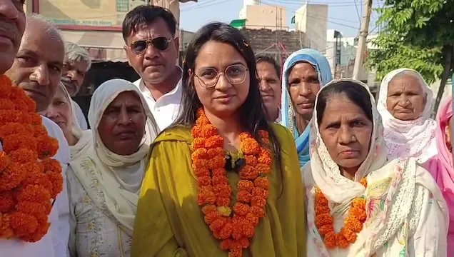 गोहाना की बेटी ईशा पांचाल बनेंगी SDM, चांदी का मुकुट पहनाकर स्वागत, घर पर ही की थी तैयारी