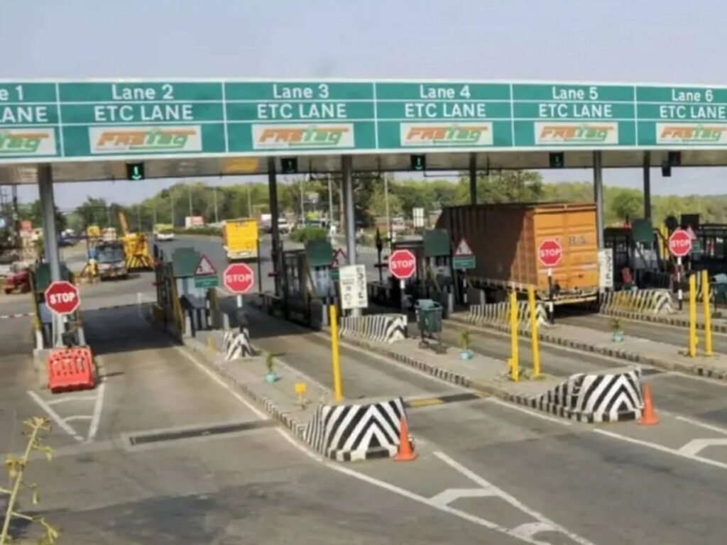 टोल प्लाजा के 20 KM के दायरे में रहते हैं? टोल के लिए जारी हुआ नया नियम, जानें आपको फायदा या नुकसान
